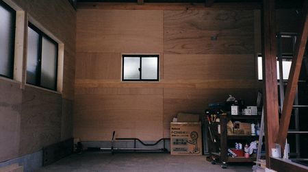 DIY�ɂ��K���[�W���̕ǎ{�H