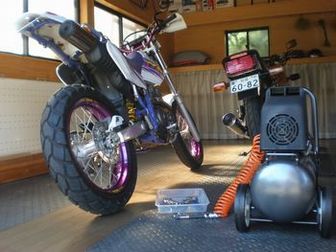 �r���g�C���K���[�W�ɂā@�I�[�g�o�C�̐���