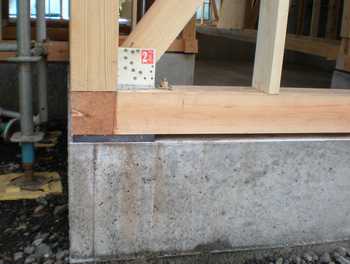 木造注文住宅 基礎部分 補強金具 基礎パッキン