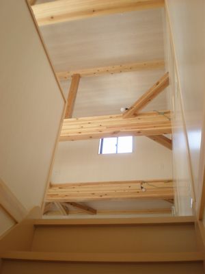木造注文住宅 階段上の開放的空間