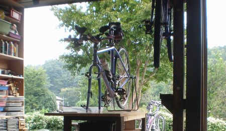 趣味の自転車ガレージ 自然豊かな環境の中で